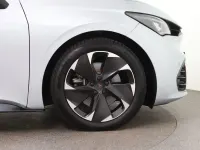 Gebraucht Cupra Born 169 kW (231 PS) 2025 Geysirsilber Kleinwagen