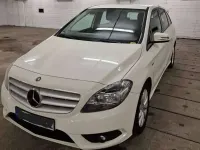 Gebraucht Mercedes B180 122 PS (89 kW) 2012 Weiß Van / Kleinbus