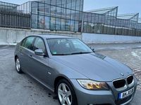 Gebraucht BMW 318 143 PS (105 kW) 2009 Grau Limousine