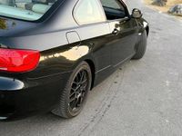 Gebraucht BMW 320 170 PS (125 kW) 2010 Schwarz Coupé