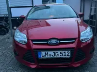 Gebraucht Ford Focus 100 PS (73 kW) 2014 Rot Kombi