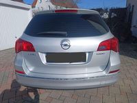 Gebraucht Opel Astra 140 PS (102 kW) 2014 Grau Kombi