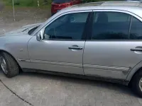 Gebraucht Mercedes E240 170 PS (125 kW) 1999 Silber Limousine