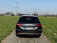 Gebraucht VW Passat Highline 193 PS (141 kW) 2018 Grau Kombi