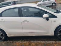 Gebraucht Kia Rio 74 PS (54 kW) 2014 Weiß Kleinwagen