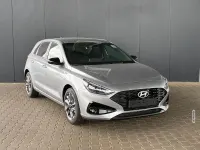 Neu Hyundai i30 Comfort 101 PS (74 kW) 2025 Silber metallic