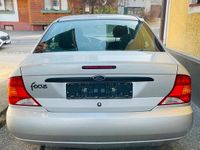 Gebraucht Ford Focus Ghia 100 PS (73 kW) 2001 Silber Limousine