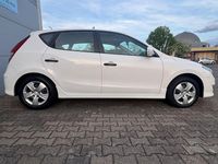 Gebraucht Hyundai i30 Classic 90 PS (66 kW) 2012 Weiß Limousine