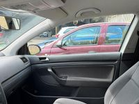 Second-hand VW Golf 2003 Argintiu Coupe