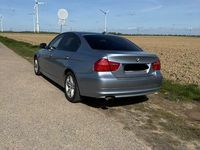 Gebraucht BMW 318 143 PS (105 kW) 2009 Silber Limousine