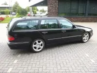 Gebraucht Mercedes E240 Avantgarde 170 PS (125 kW) 2002 Schwarz Limousine