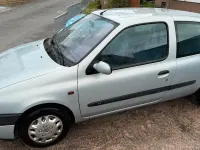 Gebraucht Renault Clio Authentique 58 PS (42 kW) 2001 Silber Limousine