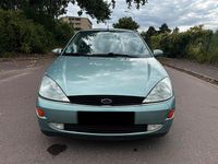 Second-hand Ford Focus 101 CP (74 kW) 2001 Andere farben Berlinǎ