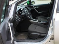Usado Opel Astra 116 HP (85 kW) 2010 Cinzento Sedan