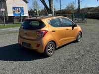 Gebraucht Hyundai i10 67 PS (49 kW) 2015 Orange Kleinwagen