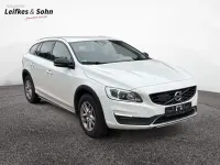 Gebraucht Volvo V60 CC Kinetic 150 PS (110 kW) 2016 Weiß Kombi