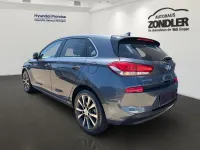 Gebraucht Hyundai i30 Intro Edition 140 PS (102 kW) 2017 Micron grey / met Limousine