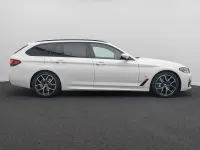 Gebraucht BMW 530 M Sport 286 PS (210 kW) 2023 Alpinweiã uni300 Kombi