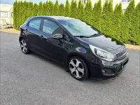 Gebraucht Kia Rio Spirit 90 PS (66 kW) 2015 Schwarz Kleinwagen