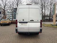 Second-hand Renault Master 131 CP (96 kW) 2024 Argintiu Monovolum