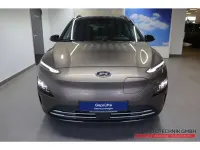 Gebraucht Hyundai Kona Trend 100 kW (136 PS) 2023 Silky bronze SUV