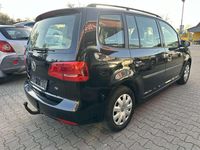 Gebraucht VW Touran Trendline 140 PS (102 kW) 2011 Deep black perleffekt Van / Kleinbus
