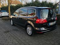 Second-hand VW Sharan 140 CP (102 kW) 2012 Negru Monovolum