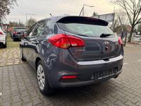 Gebraucht Kia Ceed Vision 135 PS (99 kW) 2012 Blau Kleinwagen
