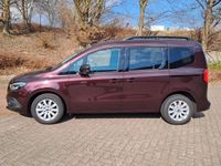 Gebraucht Mercedes T180 Progressive 131 PS (96 kW) 2021 Rot Van / Kleinbus