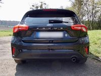 Gebraucht Ford Focus Cool & Connect 125 PS (91 kW) 2018 Schwarz Kombi