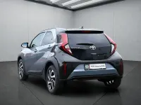 Neu Toyota Aygo X 72 PS (52 kW) 2026 Grau SUV