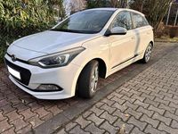 Gebraucht Hyundai i20 YES! Gold 101 PS (74 kW) 2016 Weiß Limousine