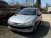 Usado Peugeot 206 75 HP (55 kW) 2004 Prateado Sedan