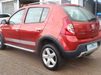 Gebraucht Dacia Sandero Stepway 87 PS (63 kW) 2009 Rot Limousine