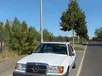 Gebraucht Mercedes 230 122 PS (89 kW) 1989 Weiß Limousine