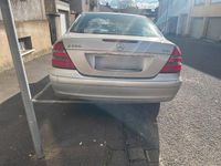 Gebraucht Mercedes 220 150 PS (110 kW) 2003 Silber Limousine