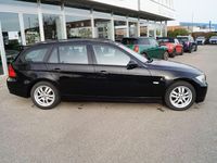 Gebraucht BMW 320 163 PS (119 kW) 2007 Schwarz Kombi