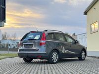 Gebraucht Hyundai i30 Premium 143 PS (105 kW) 2008 Steel gray Kombi