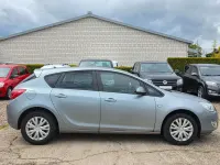 Gebraucht Opel Astra Design Edition 140 PS (102 kW) 2011 Silbersee/silver lake Limousine