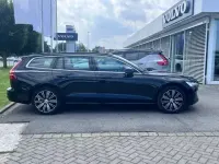 Gebraucht Volvo V60 Core 197 PS (144 kW) 2024 Schwarz Kombi