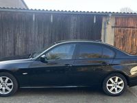 Gebraucht BMW 318 143 PS (105 kW) 2011 Schwarz Limousine