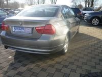 Gebraucht BMW 318 143 PS (105 kW) 2009 Grau Limousine