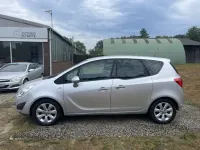 Gebraucht Opel Meriva Innovation 110 PS (80 kW) 2011 Starsilber iii m2 Van / Kleinbus