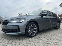Neu Skoda Superb SportLine 193 PS (141 kW) 2026 Grau Kombi