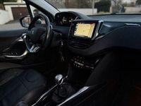 Gebraucht Peugeot 2008 Allure 131 PS (96 kW) 2016 Weiß SUV