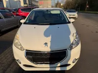 Gebraucht Peugeot 208 Active 82 PS (60 kW) 2014 Weiß Kleinwagen
