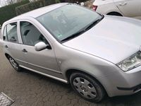 gebraucht Skoda Fabia 1,4 16V Benziner 55KW EZ 2005 Silber 5-Türer