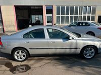 Second-hand Volvo S60 143 CP (105 kW) 2003 Argintiu Berlinǎ