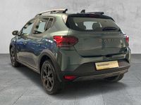 Neu Dacia Sandero Stepway 101 PS (74 kW) 2025 Grün Limousine
