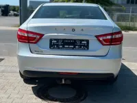 Gebraucht Lada Vesta 106 PS (77 kW) 2019 Silber Limousine
